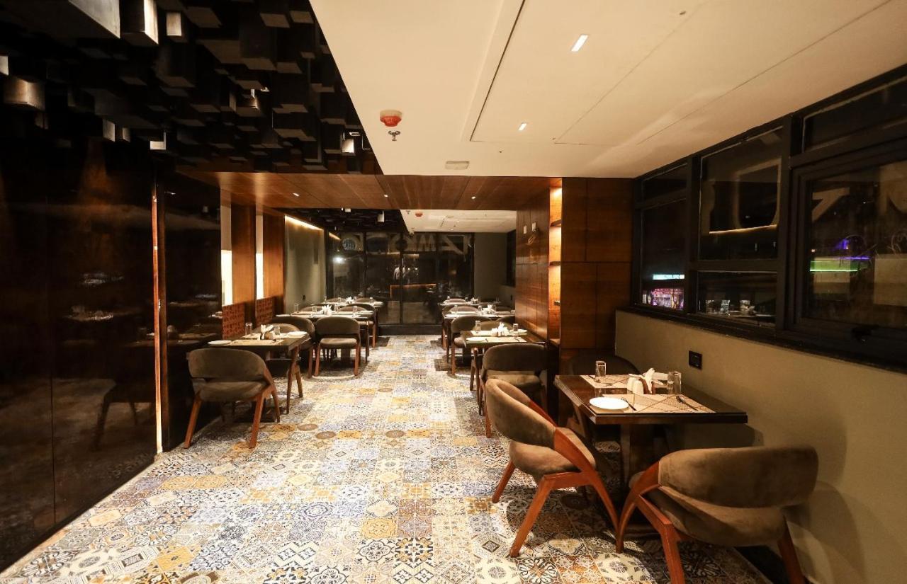 Hotel Noah Spire Agartala Kültér fotó