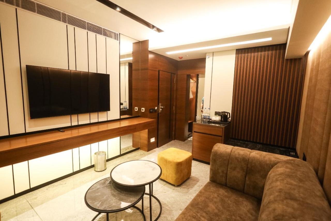 Hotel Noah Spire Agartala Kültér fotó