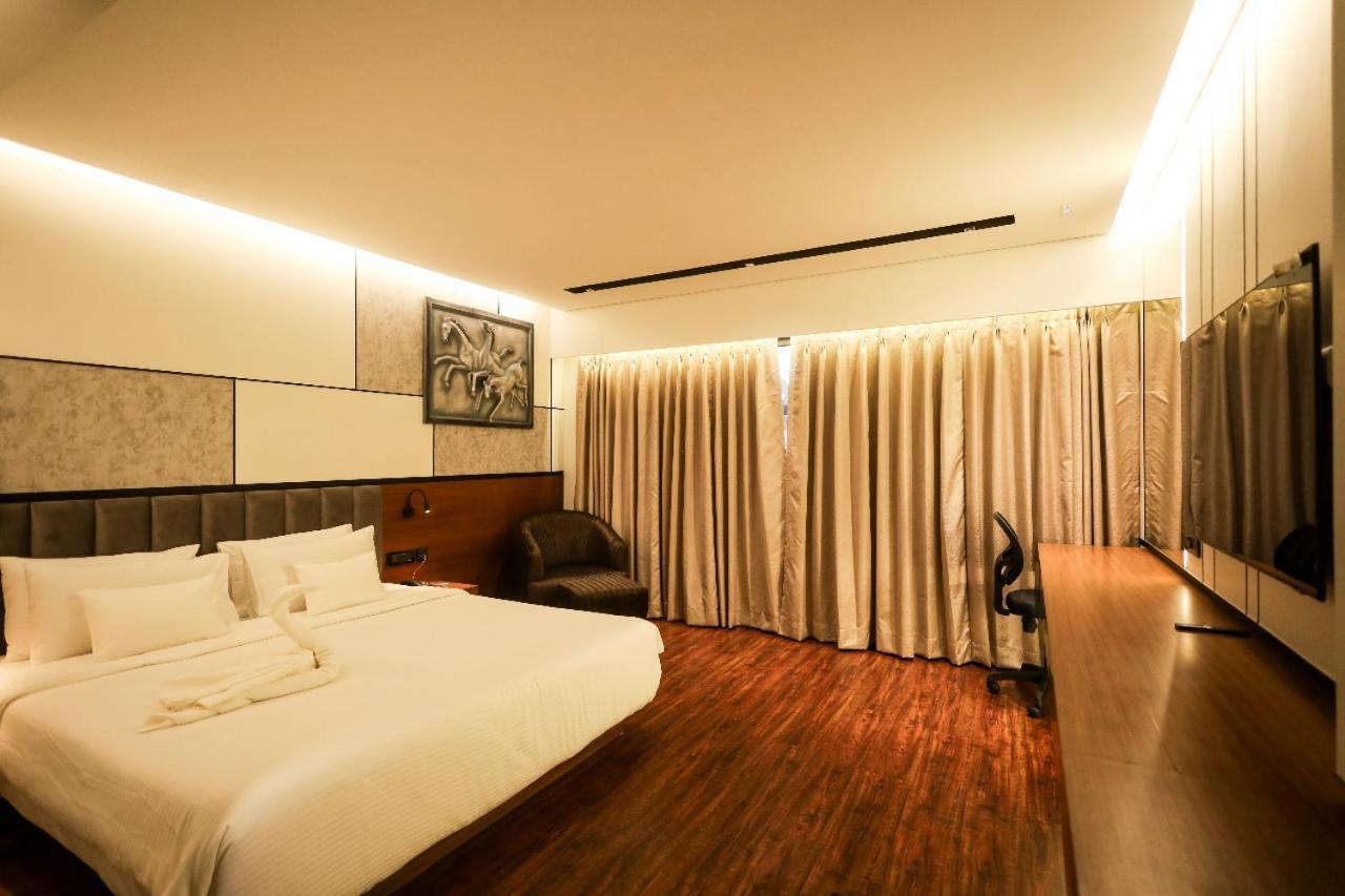 Hotel Noah Spire Agartala Kültér fotó