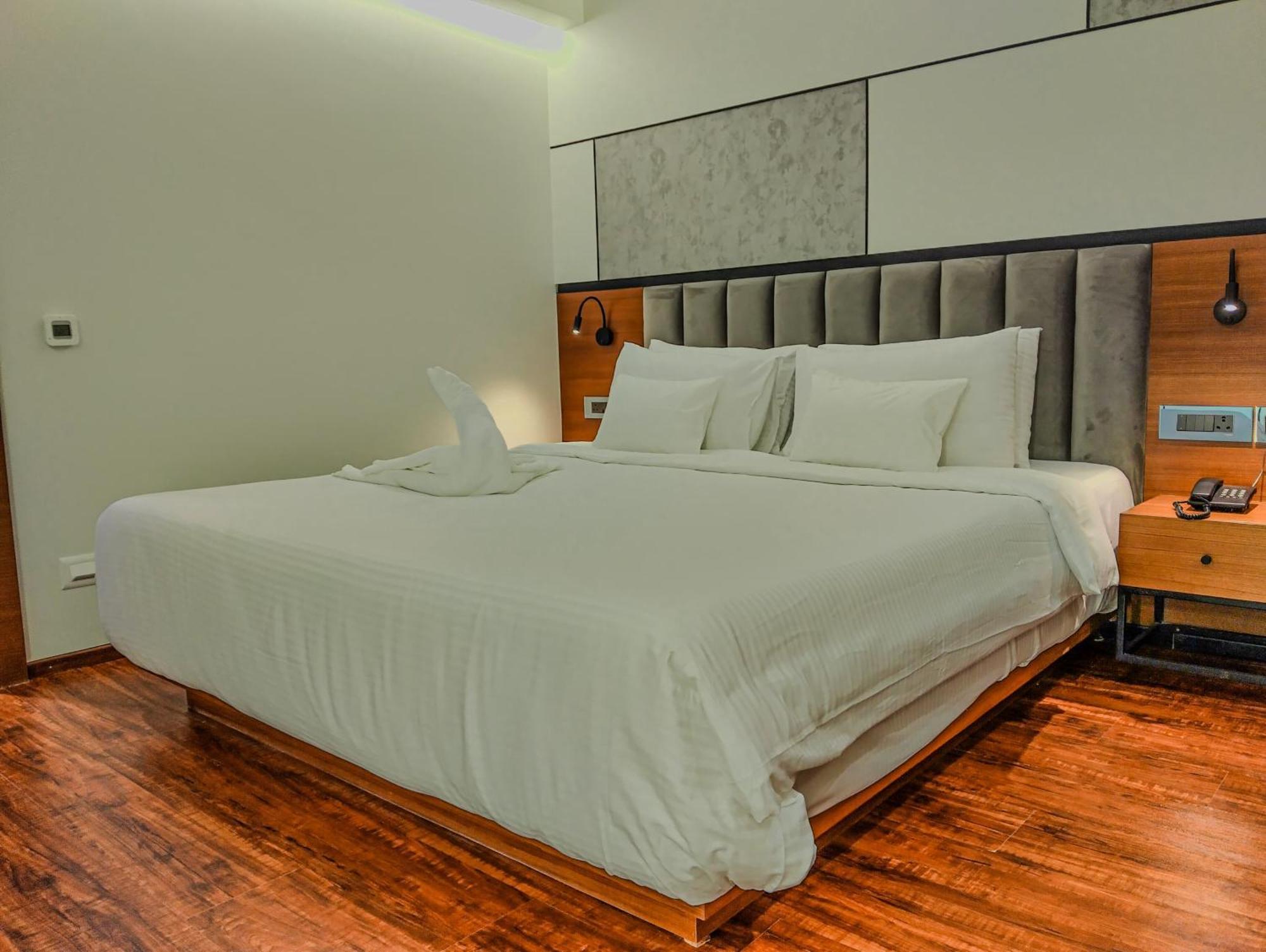 Hotel Noah Spire Agartala Kültér fotó