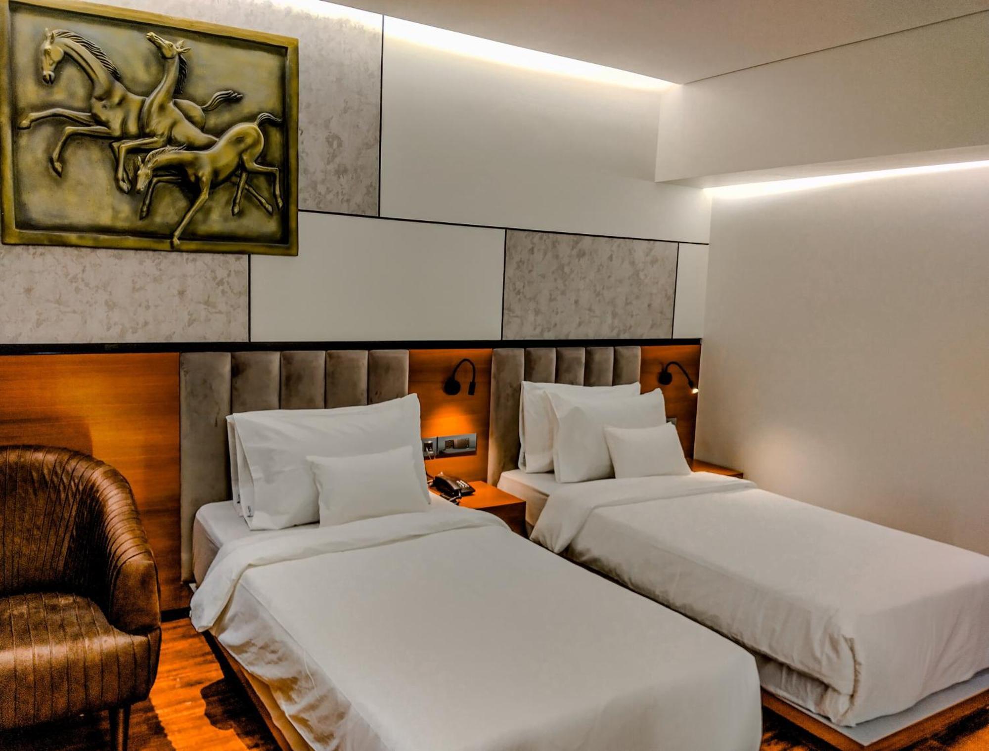 Hotel Noah Spire Agartala Kültér fotó